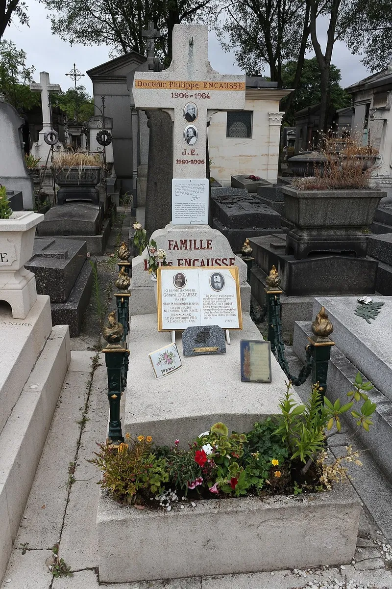 Photographie : la tombe de Papus au cimetière du Père-Lachaise