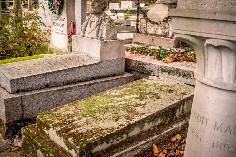 Photographie : la tombe de Pascal Faberot, face au Mur des Fédérés