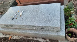 Photographie : la tombe de Pascal Lainé au cimetière du Montparnasse