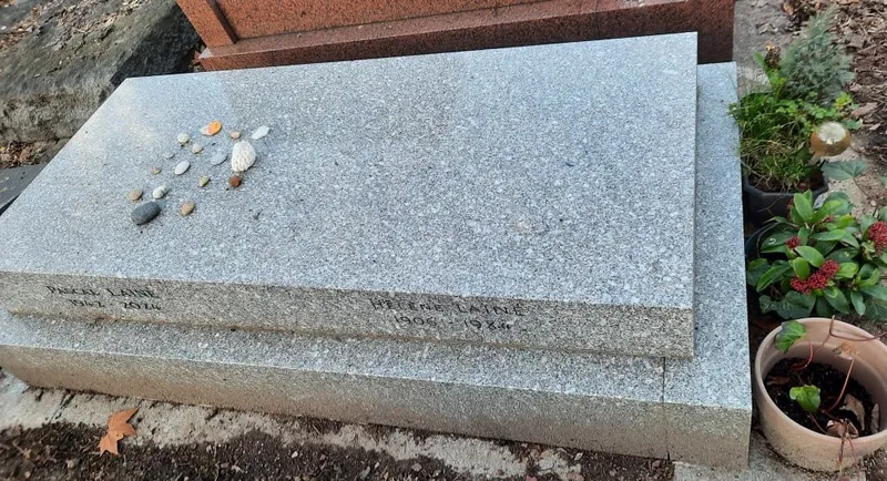 Photographie : la tombe de Pascal Lainé au cimetière du Montparnasse