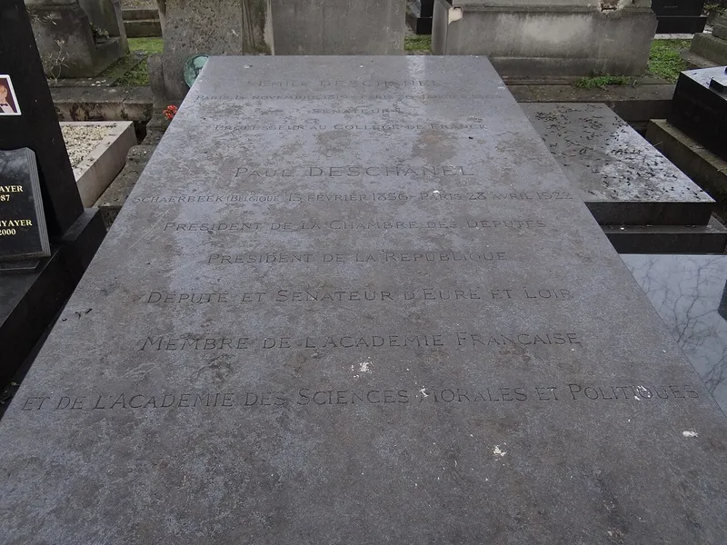 Photographie : la tombe de Paul Deschanel au cimetière du Montparnasse