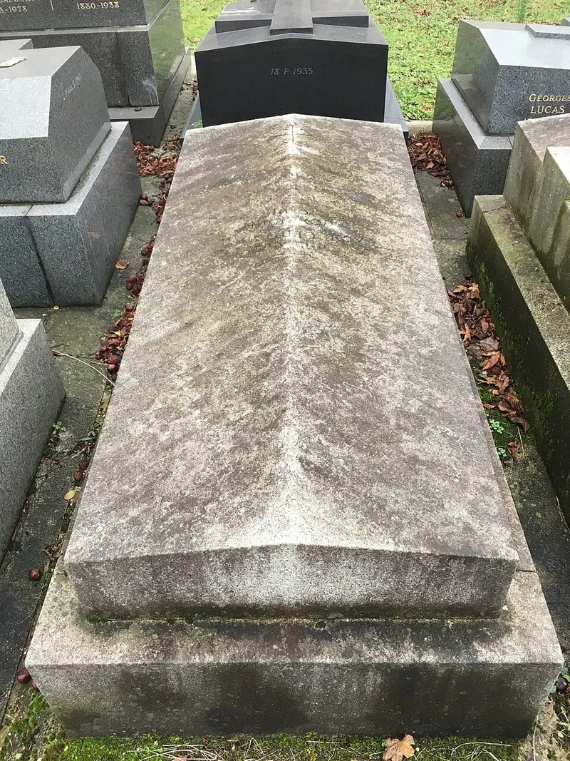 Photographie : la tombe de Pavel Nikolaïevitch Milioukov au cimetière des Batignolles