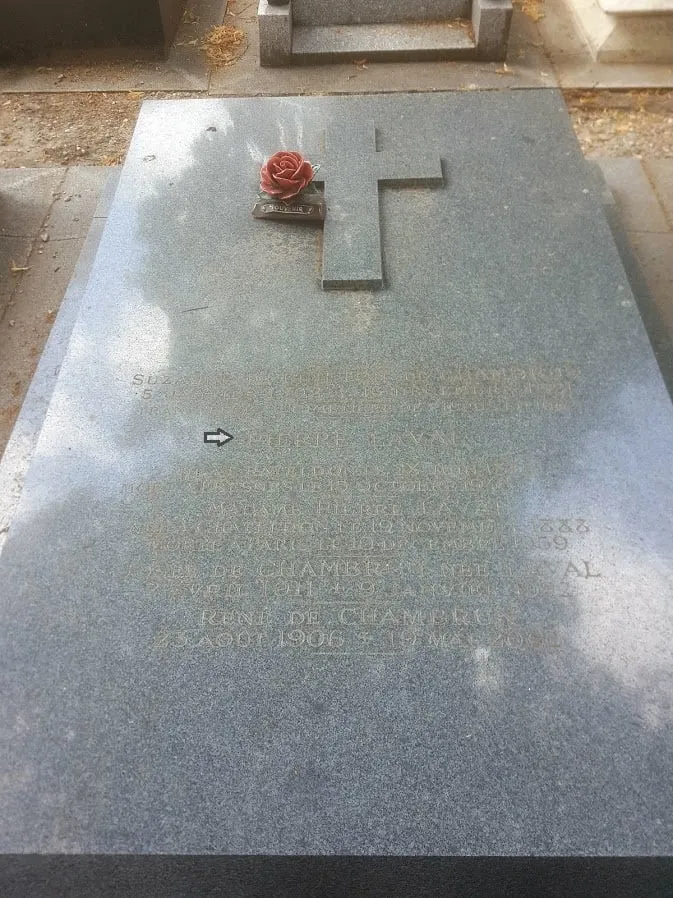 Photographie : la tombe de Pierre Laval au cimetière du Montparnasse