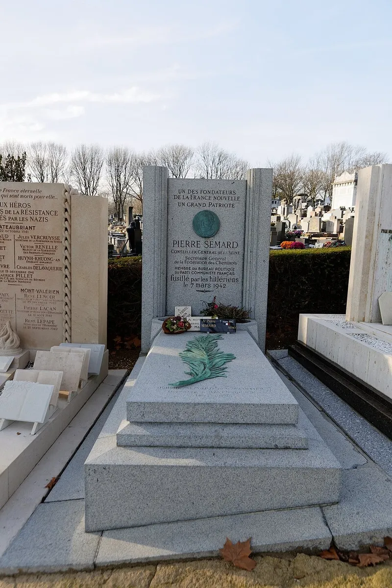 Photographie : la tombe de Pierre Sémard au cimetière du Père-Lachaise