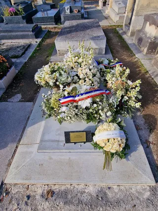 Photographie : la tombe de Pierre Soulages au cimetière du Montparnasse