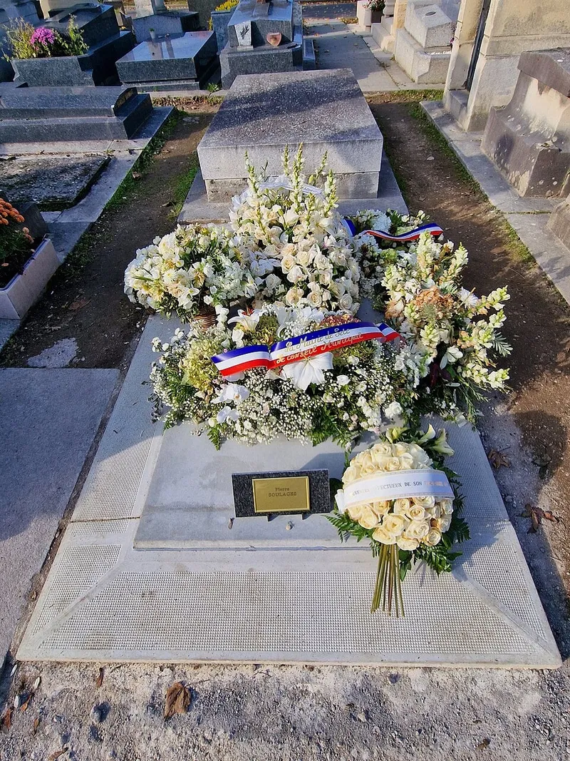 Photographie : la tombe de Pierre Soulages au cimetière du Montparnasse