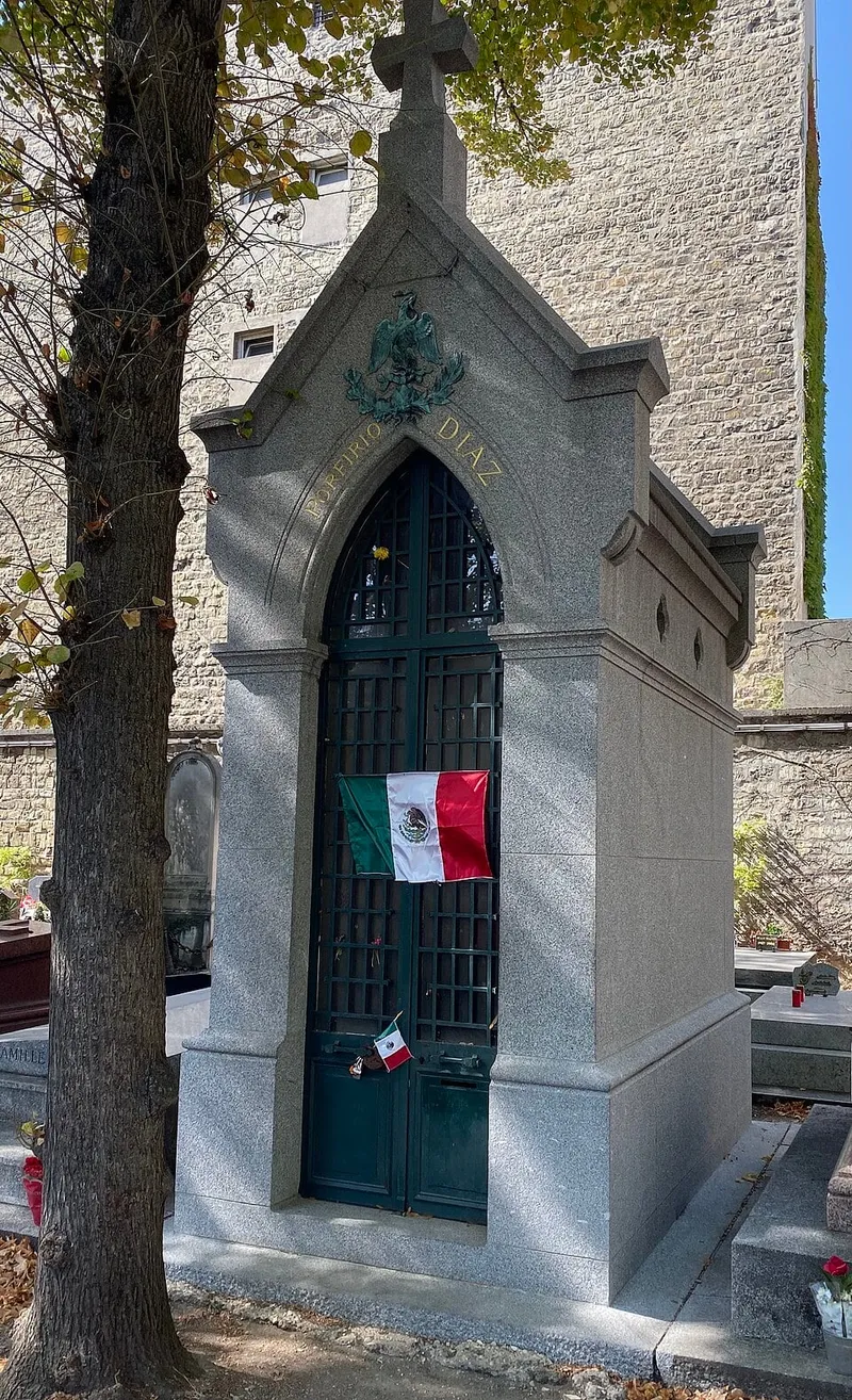 Photographie : la tombe de Porfirio Díaz au cimetière du Montparnasse