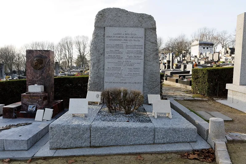 Photographie : la stèle commune des sept élus communistes fusillés par les nazis