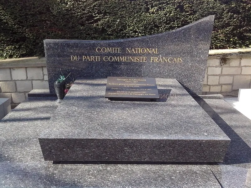 Photographie : la tombe de Robert Chambeiron au cimetière du Père-Lachaise
