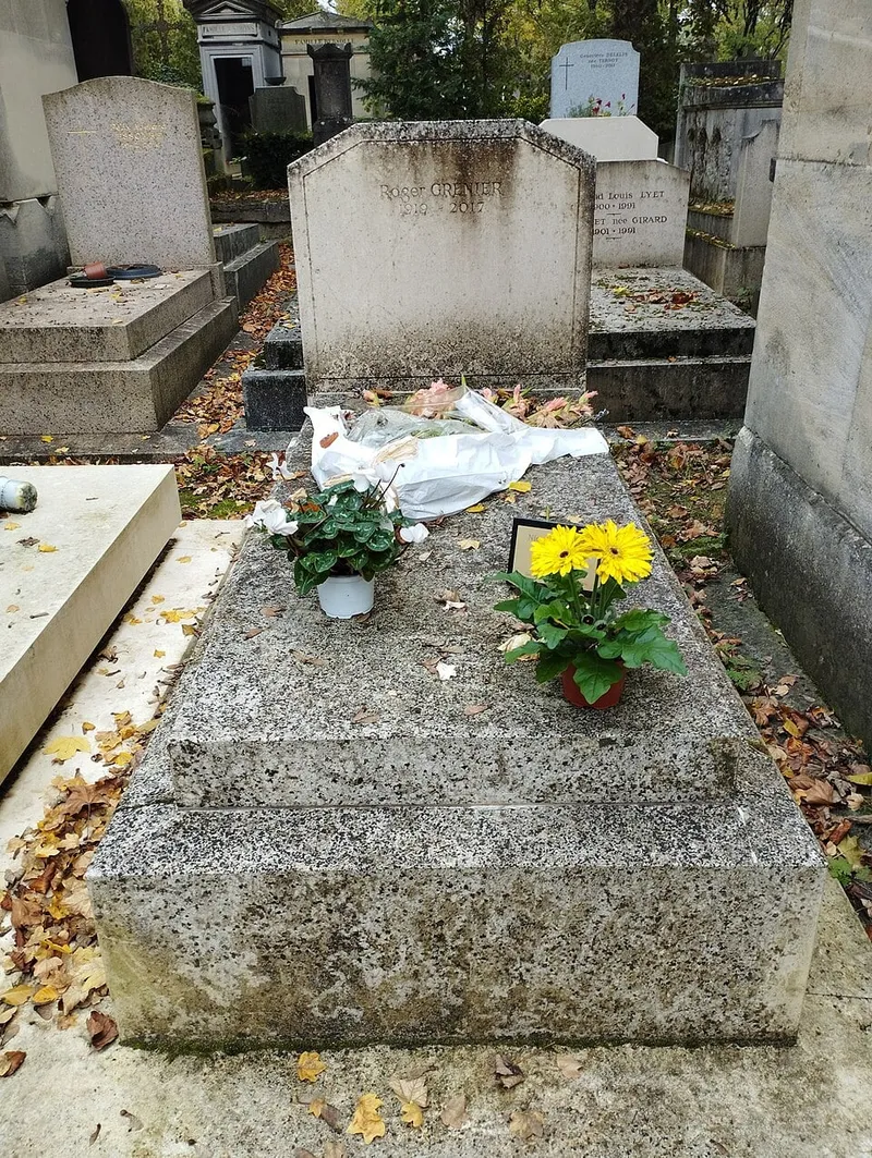 Photographie : la tombe de Roger Grenier au cimetière du Père-Lachaise
