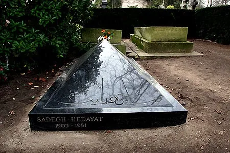 Photographie : la tombe de Sadegh Hedayat au cimetière du Père-Lachaise