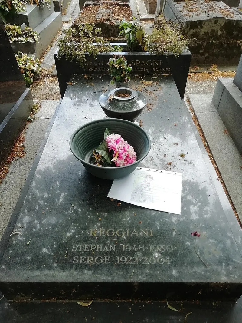 Photographie : la tombe de Serge Reggiani au cimetière du Montparnasse
