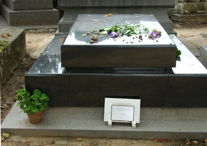 Photographie : la tombe de Susan Sontag au cimetière du Montparnasse