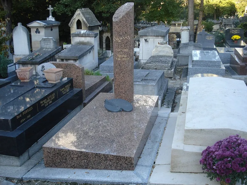 Photographie : la tombe de Takanori Oguiss au cimetière de Montmartre