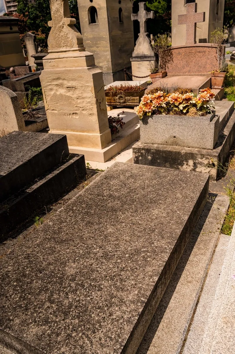 Photographie : l'emplacement de l'ancienne tombe de François Jourde, 3e division