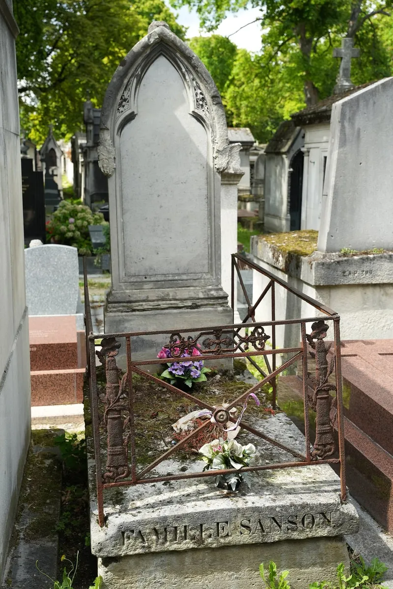 Photographie : la tombe de la famille Sanson, au cimetière de Montmartre