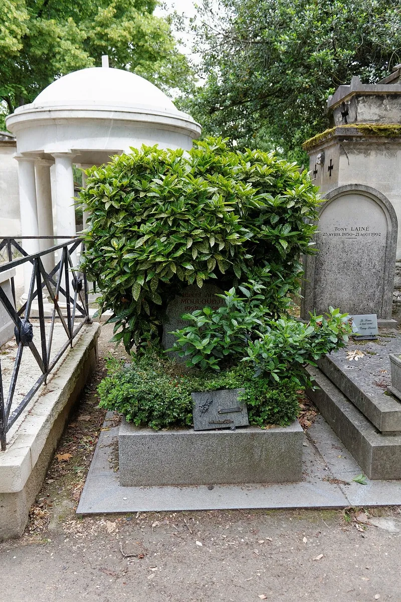Photographie : la tombe de Mouloudji, au Père-Lachaise