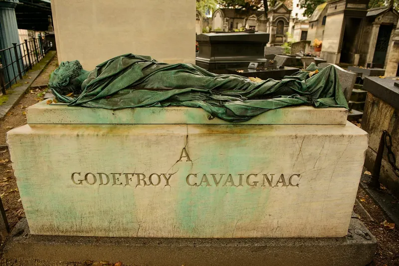 Photographie : le gisant de bronze de Godefroy Cavaignac, par François Rude