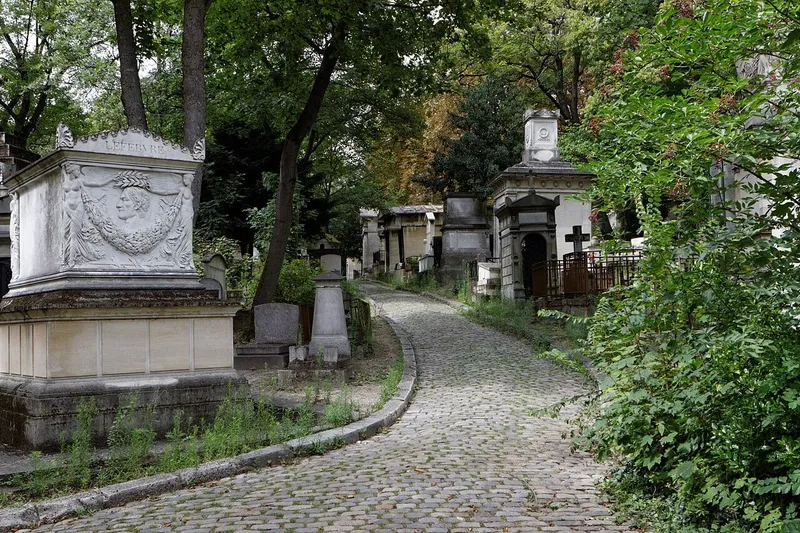 Photographie : tombe du maréchal Lefebvre et de Catherine Hubscher au cimetière du Père-Lachaise
