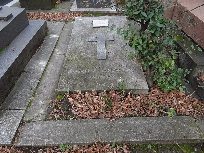 Photographie : la dalle de la tombe de Chaïm Soutine, au cimetière du Montparnasse