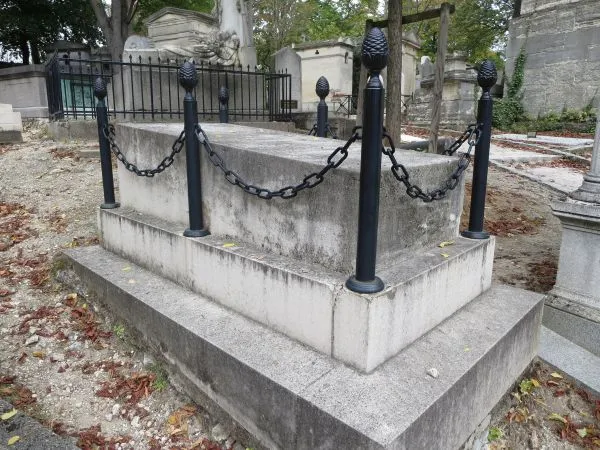 Tombe du peintre, sculpteur et caricaturiste républicain Honoré Daumier