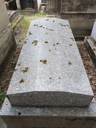 Photographie : la dalle de la tombe de la famille Chassériau