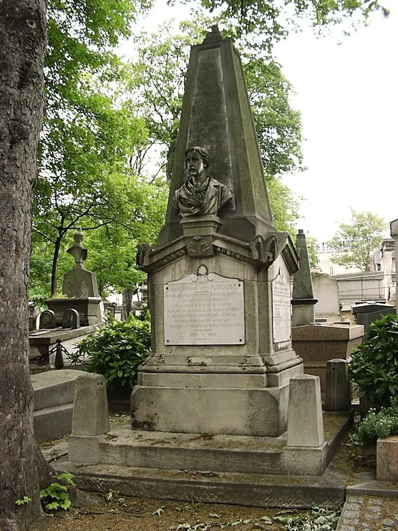 Photographie : le monument funéraire de Léon Foucault, au cimetière de Montmartre