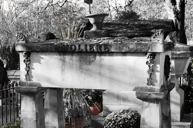 Photographie : les tombeaux de Molière et de La Fontaine, au Père-Lachaise
