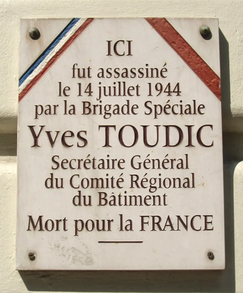 Yves Toudic est abattu par les Brigades spéciales en se rendant à la manifestation du PCF