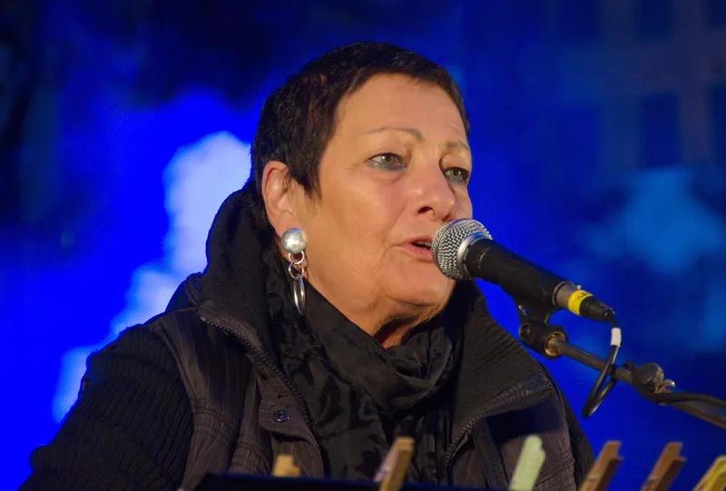 Anne Vanderlove