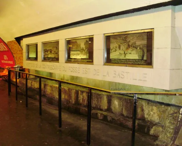 Vestiges du mur de contrescarpe dans le métro
