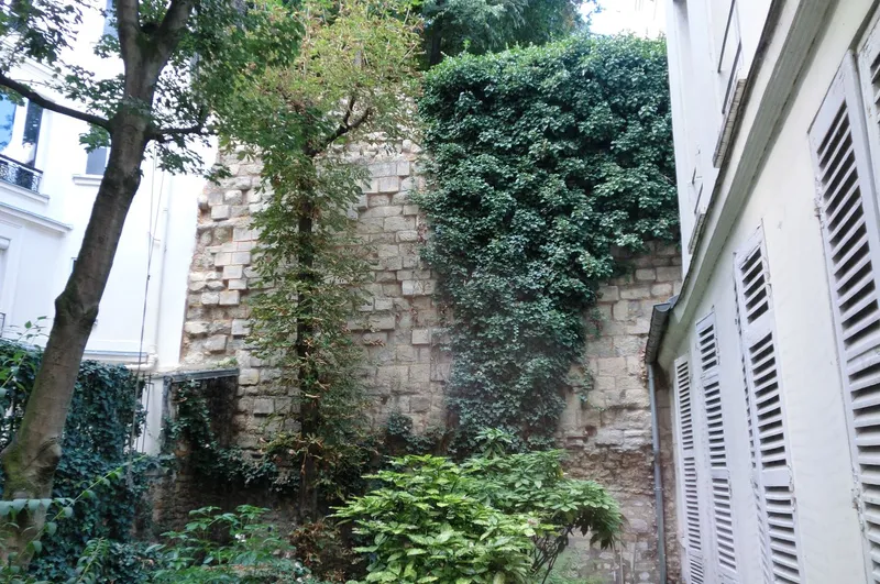 Enceinte de Philippe Auguste, 64 rue du Cardinal Lemoine