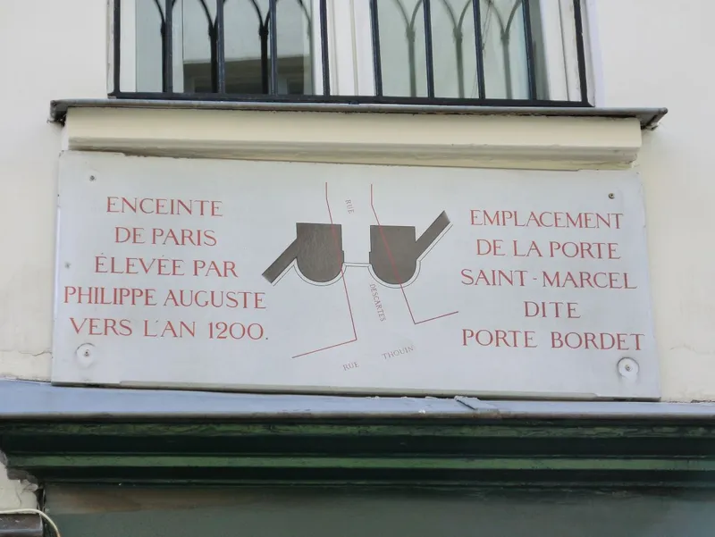 Enceinte de Philippe Auguste — plaque de la porte