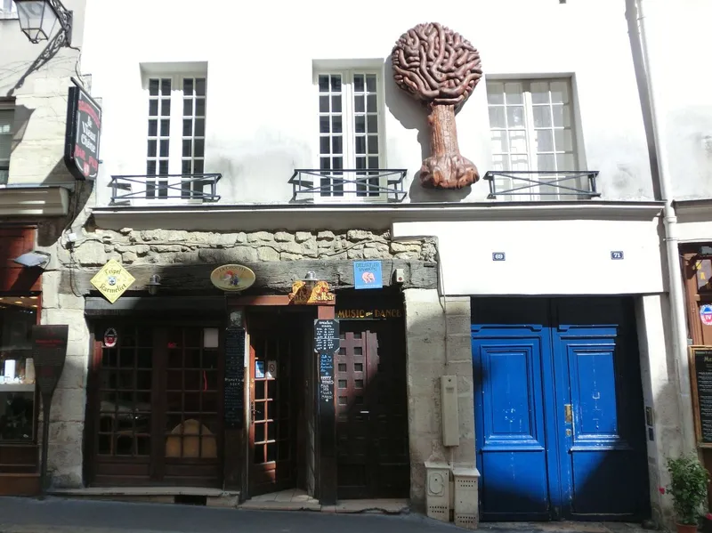 Le Vieux Chêne et sa fameuse enseigne