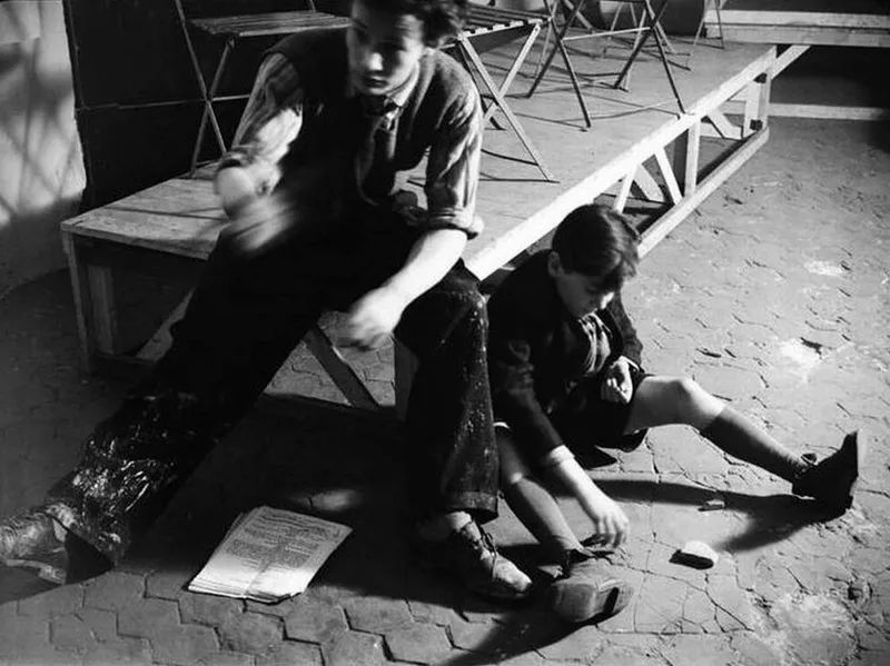 Jean-Louis BARRAULT, avec Marcel MOULOUDJI enfant