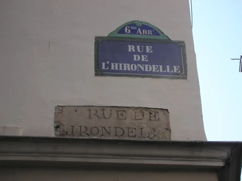 L'inscription « rue de lirondelle »