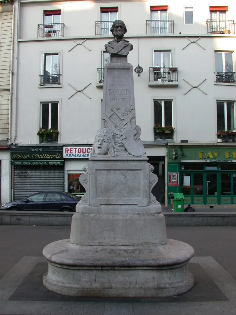 !!! Statue de Taylor