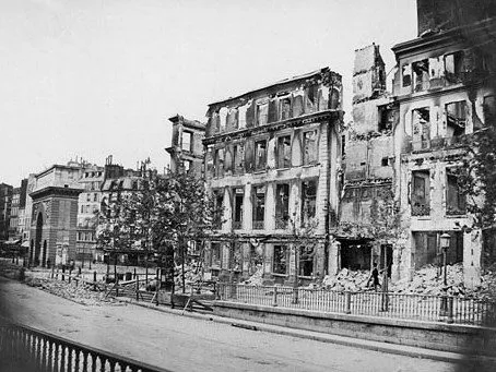 Vue générale ruines après la Commune