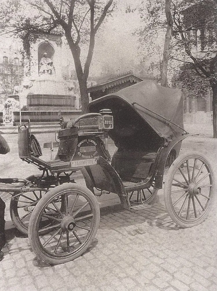 Le fiacre à pneus pleins, 1910
