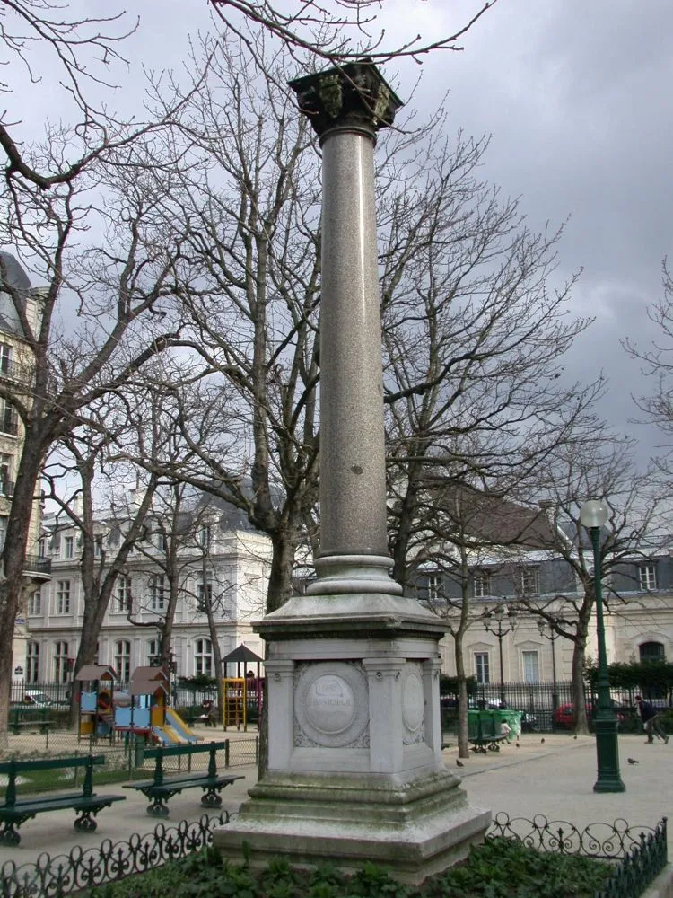 Colonne commémorant la guerre de Crimée, square Émile Chautemps