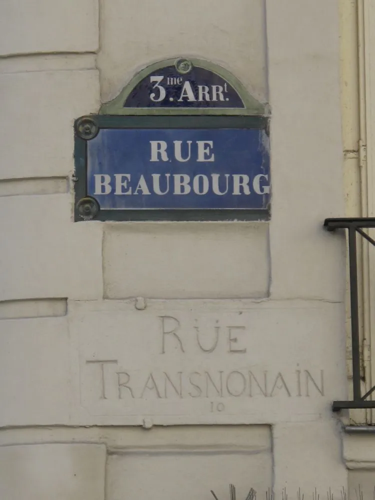La rue Transnonain par Atget — inscription à l'angle de la rue Chapon