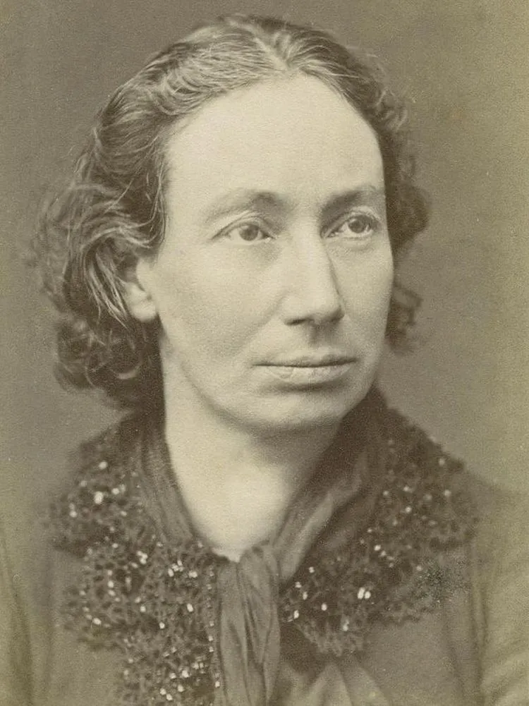Louise MICHEL en uniforme de Fédérée