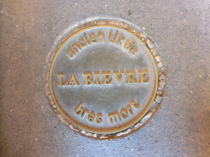 Médaillons sur l'ancien cours de la Bièvre — bras vif et bras mort
