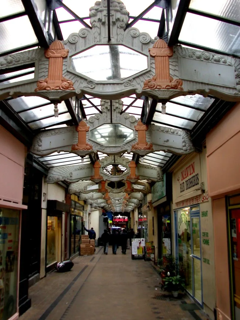 Le passage du Prado et sa verrière