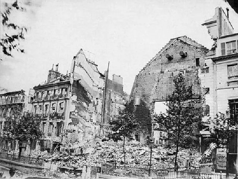 Ses ruines après la Semaine sanglante