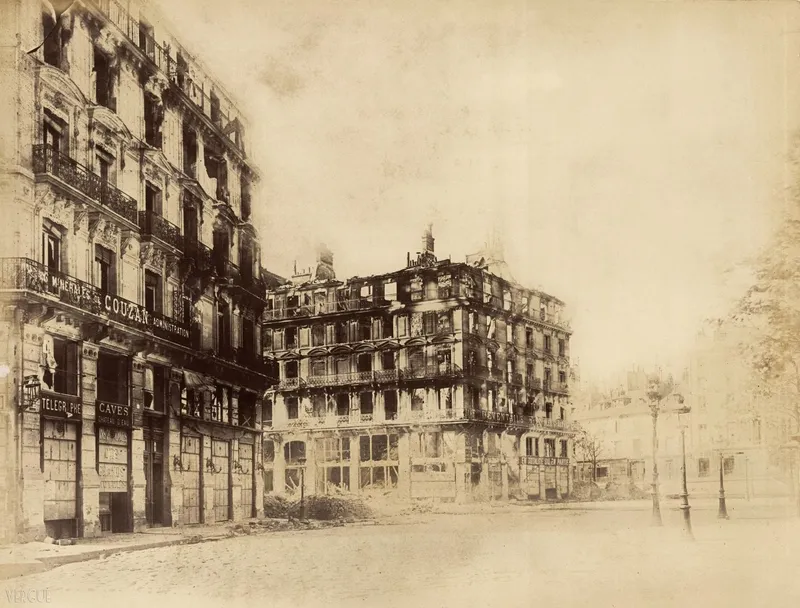 La barricade du boulevard Voltaire après les combats