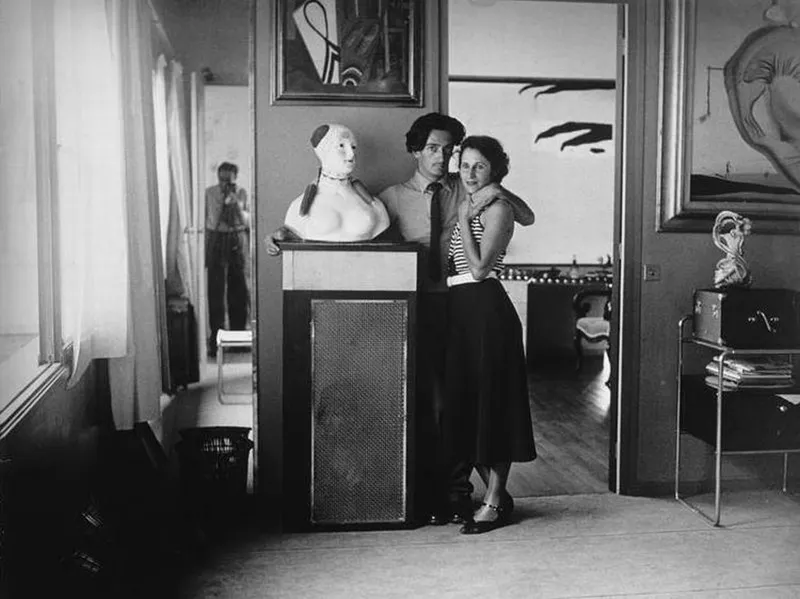 Salvador DALI avec Elena Ivanovna DIAKONOVA, dite GALA