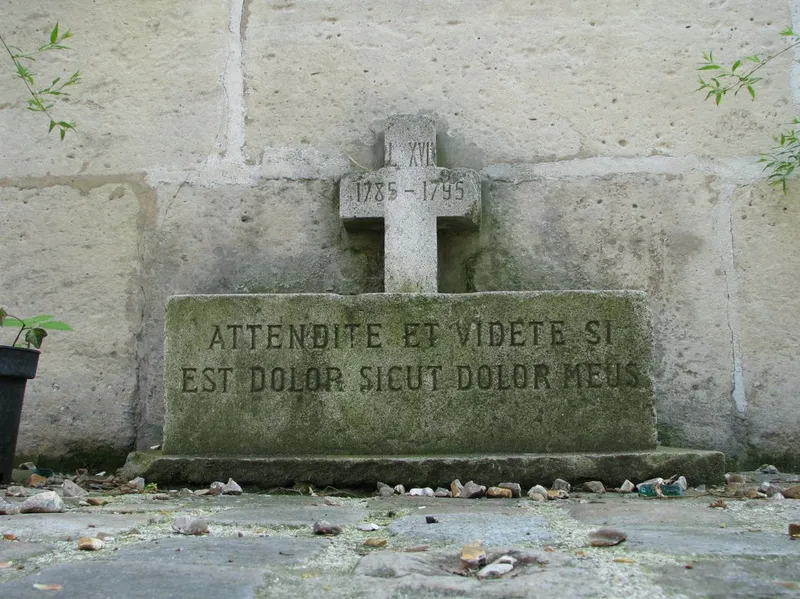 Louis-Charles Capet, dit Louis XVII — Sa tombe présumée