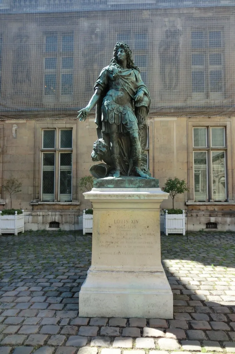 Statue Louis XIV Carnavalet