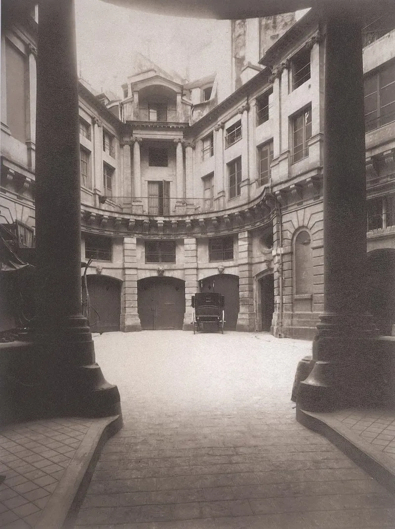 Hôtel de Beauvais 1902 Atget